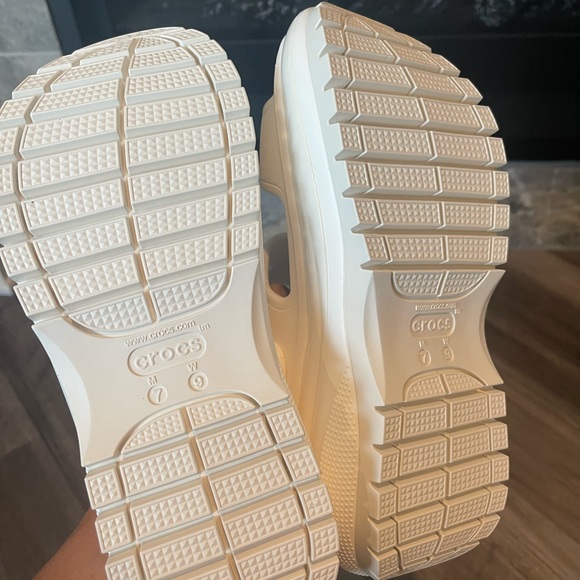 NWT Crocs Mega Crush Sandals - Picture 5 of 6